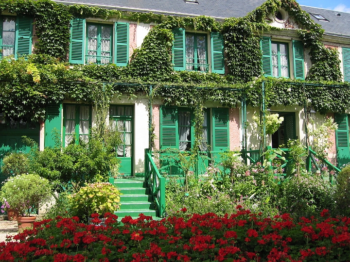 32 Giverny gardens and Monet house.jpg